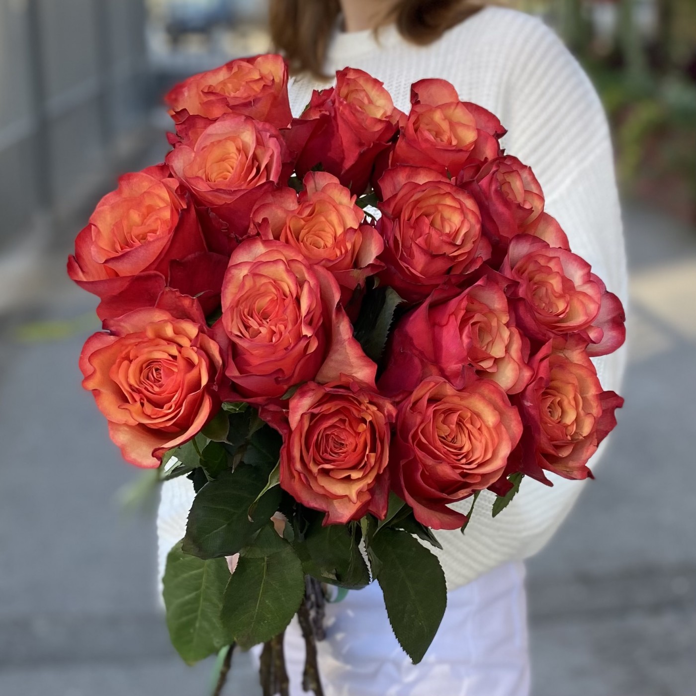 15 красно-желтых роз Borgatt